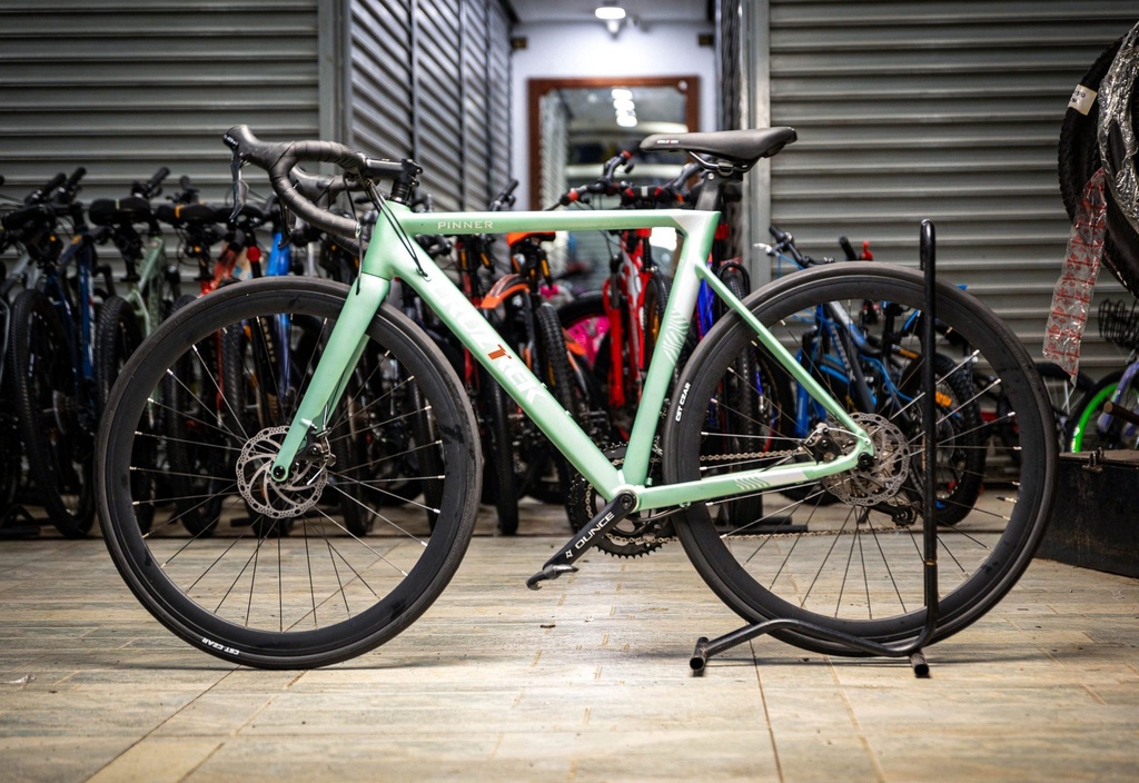 Cruztrek Booster Pinner roadbike